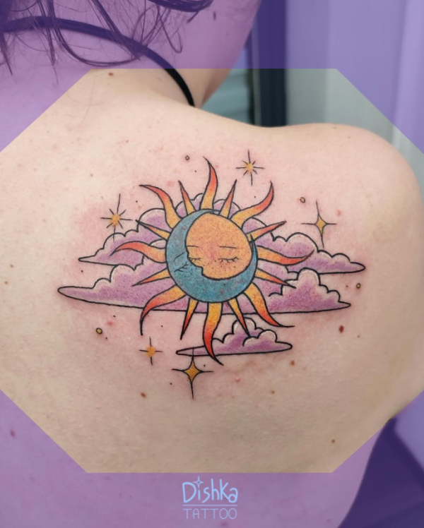 Lune et soleil colorés