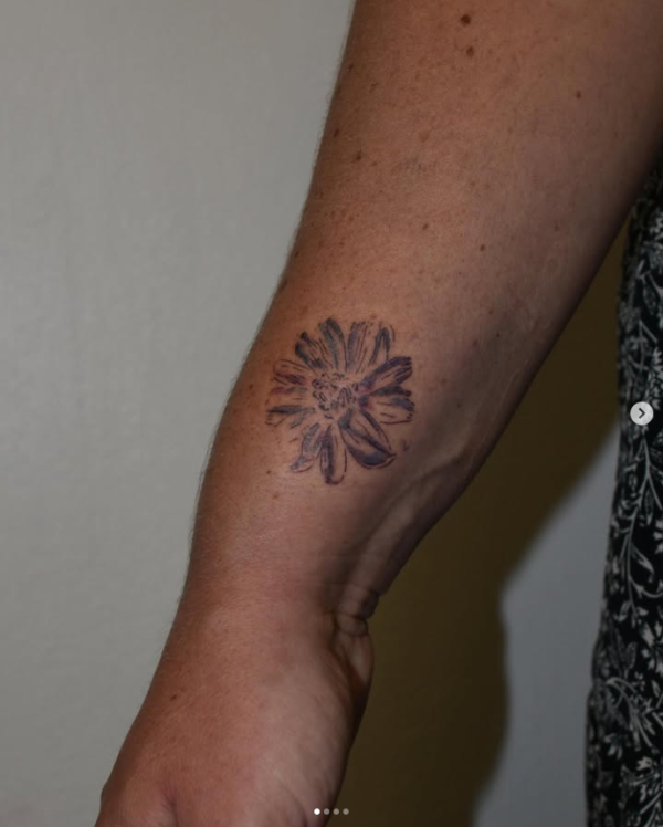 tatouage fineline floral