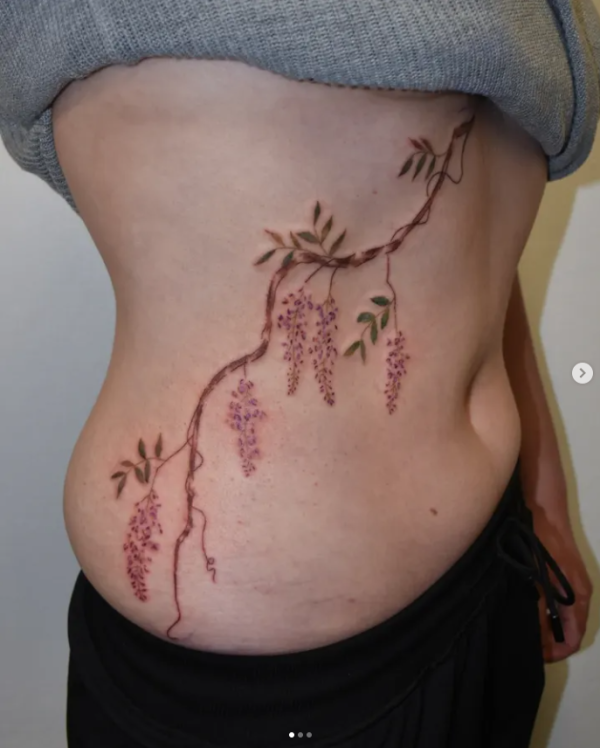 tatouage fineline floral