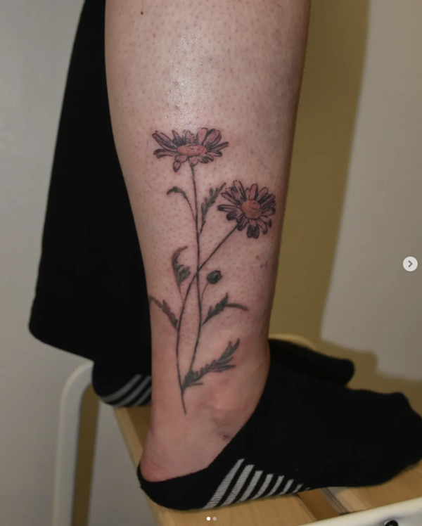 tatouage fineline floral