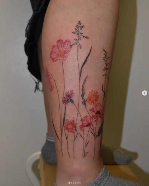 tatouage fineline floral
