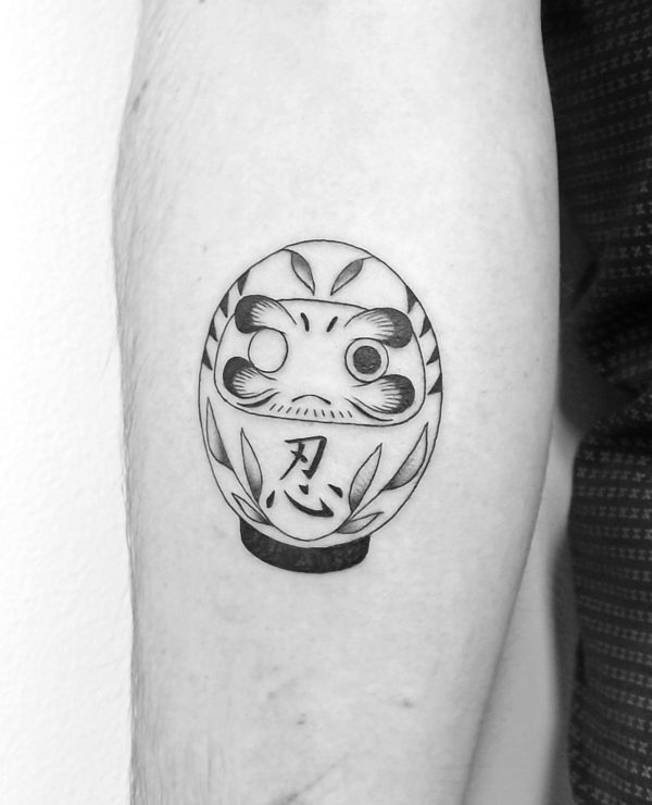 tatouage fineline daruma